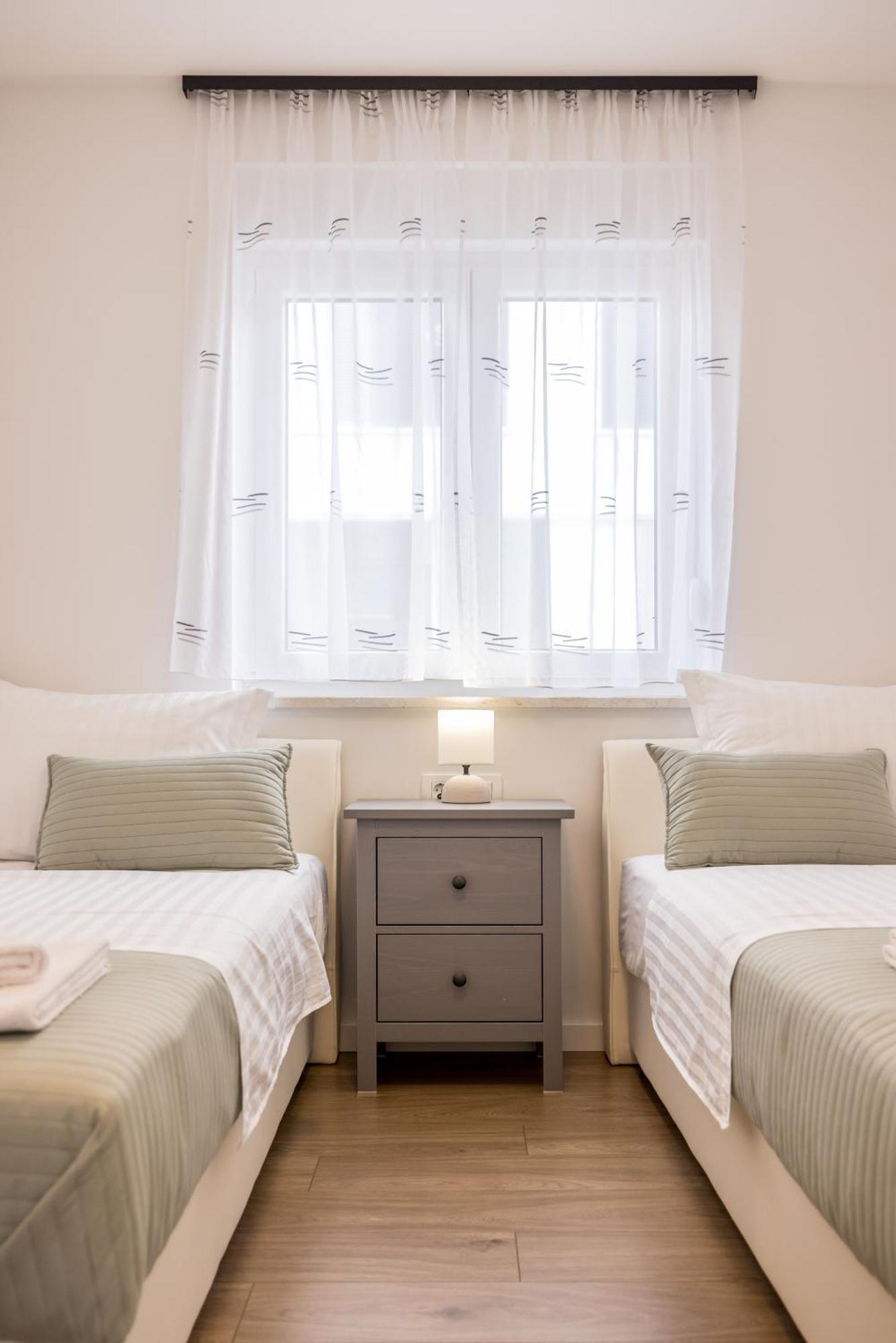 Adriatic Nest, Cozy And Modern Two Bedroom Apartment Kastela Exterior photo