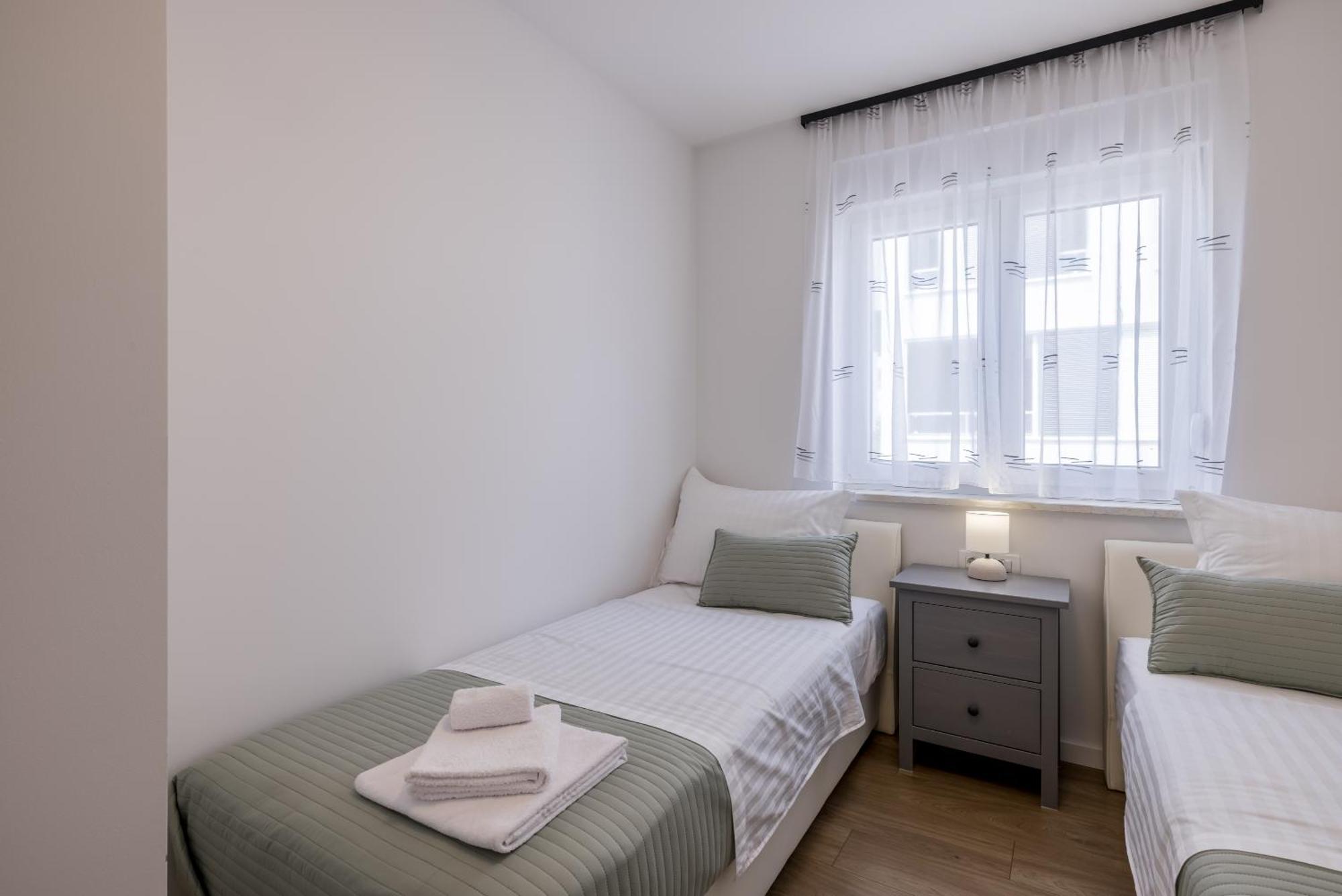 Adriatic Nest, Cozy And Modern Two Bedroom Apartment Kastela Exterior photo